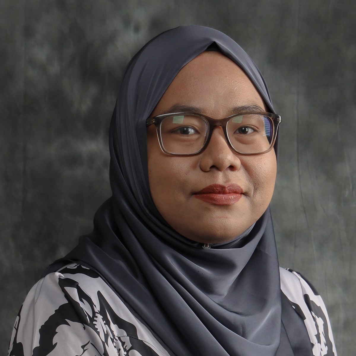 Dr Azizah binti Abdul Nassir